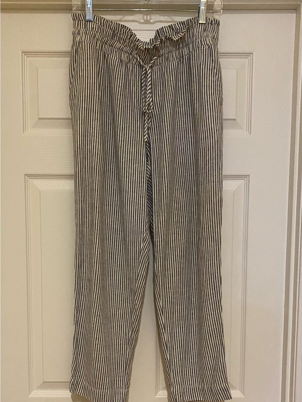 Striped Linen Blend Elastic-Waist Women’s Pants — Charcoal & White